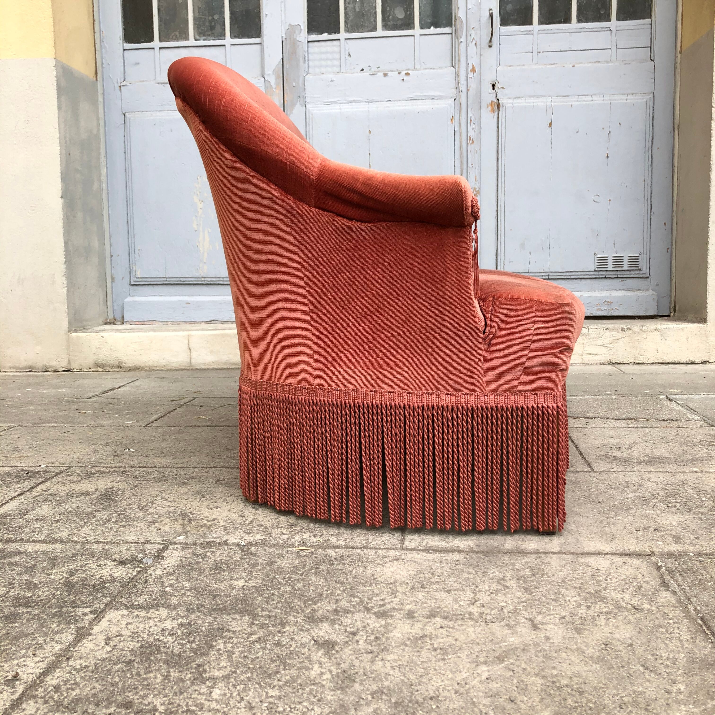 Toad sofa