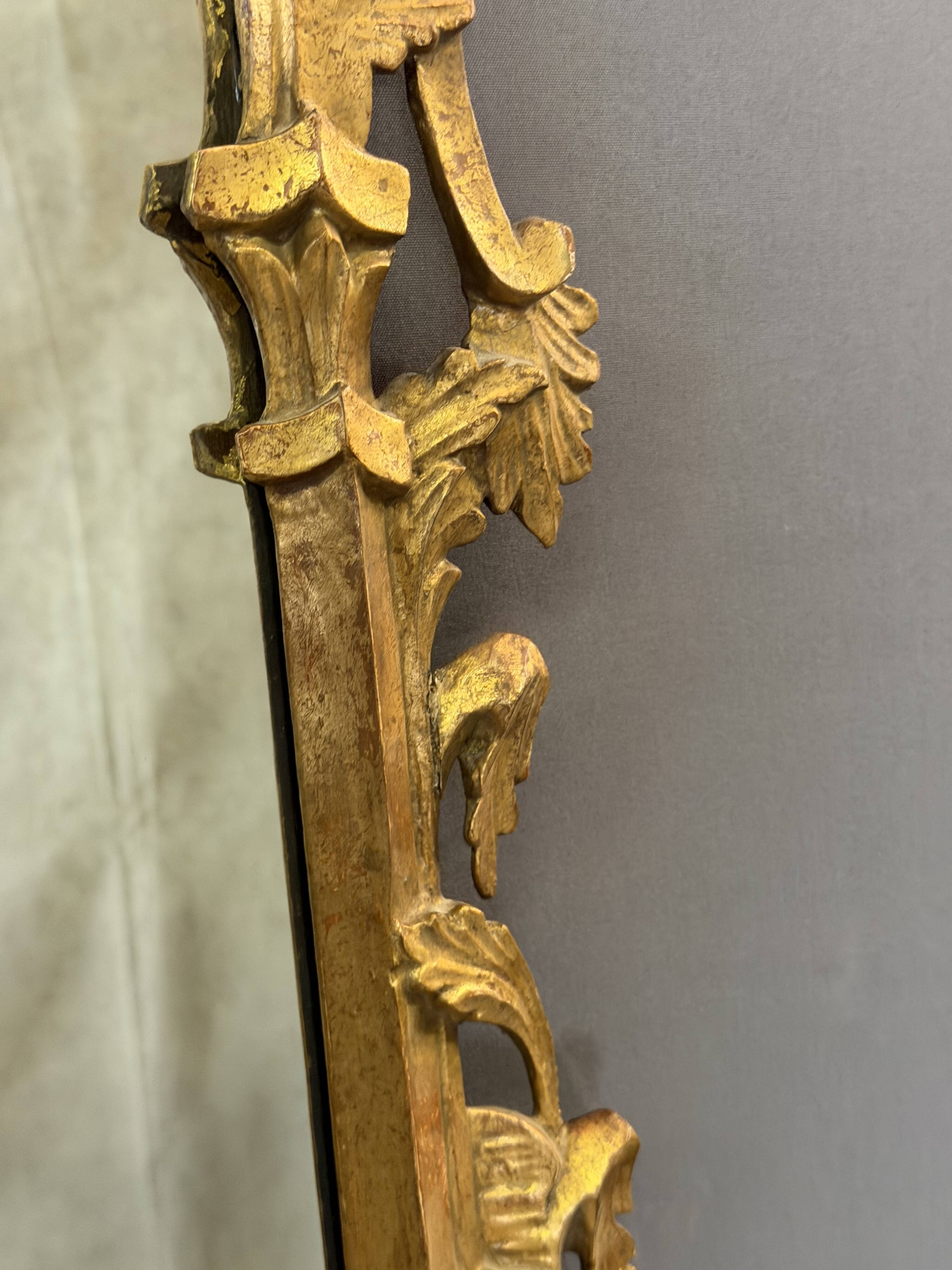 Italian mirror in gilded wood from the 19th century.