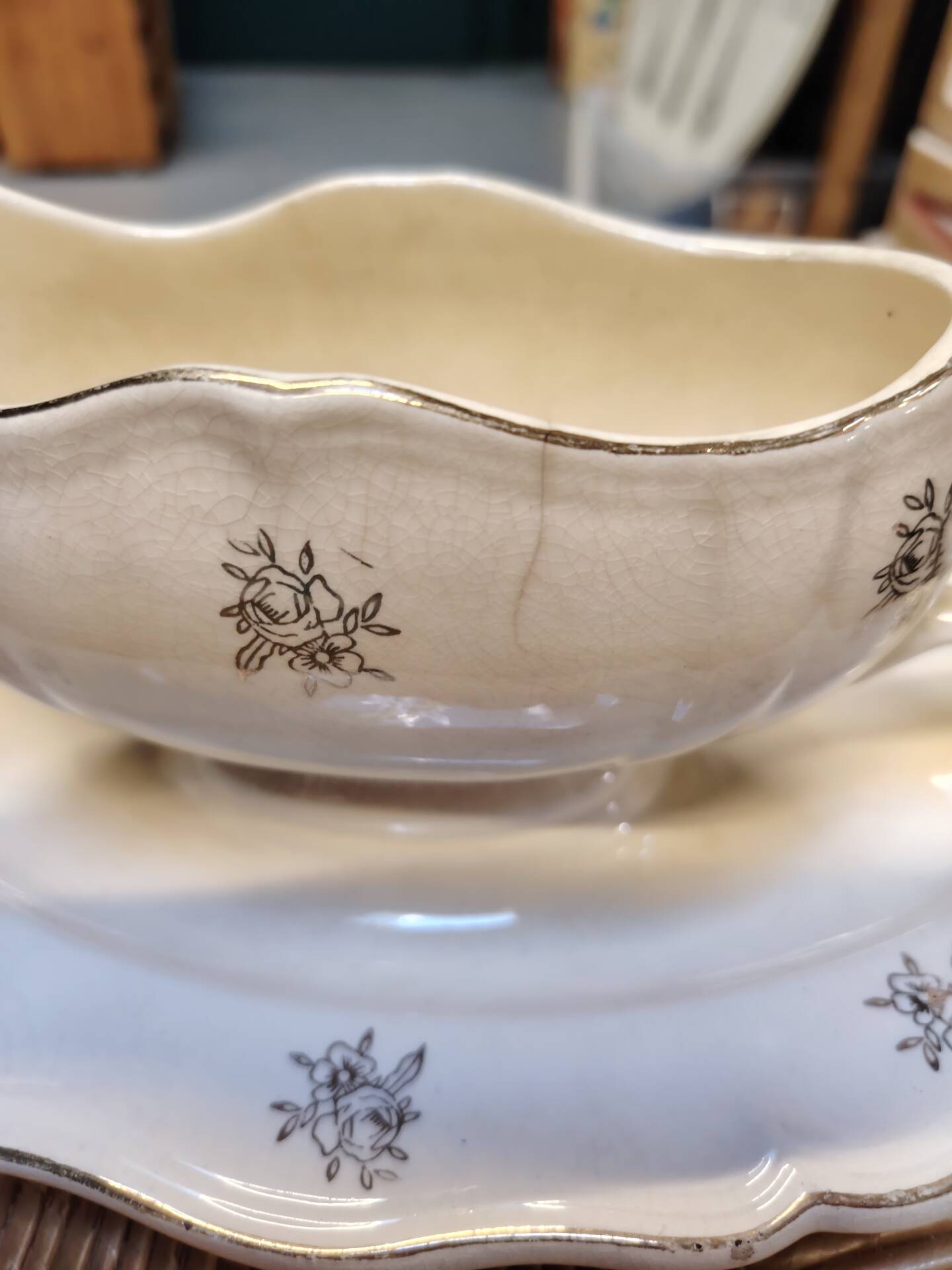 Sauceboat Sarreguemines-Digoin model Flowers of France