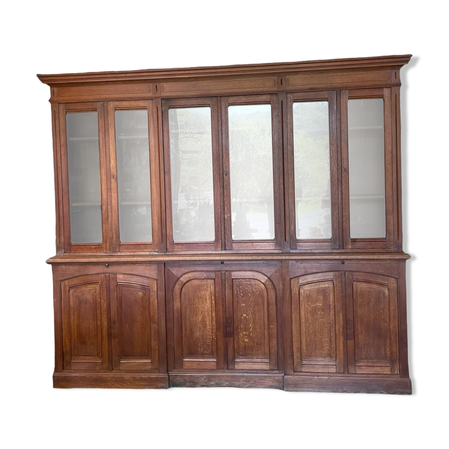 Large two-body showcase library