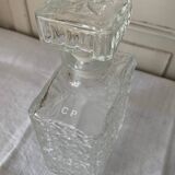 Carafe en verre ciselé
