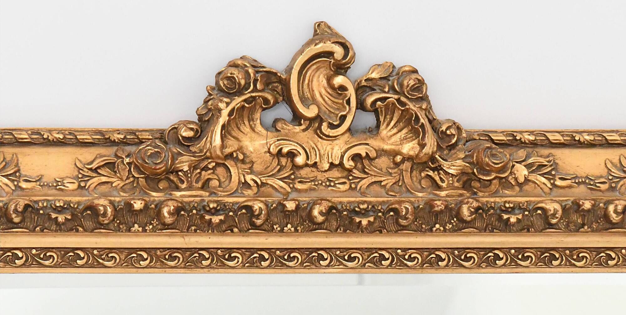Wooden mirror and gilded stucco decorated with rockery style rinceaux and shells