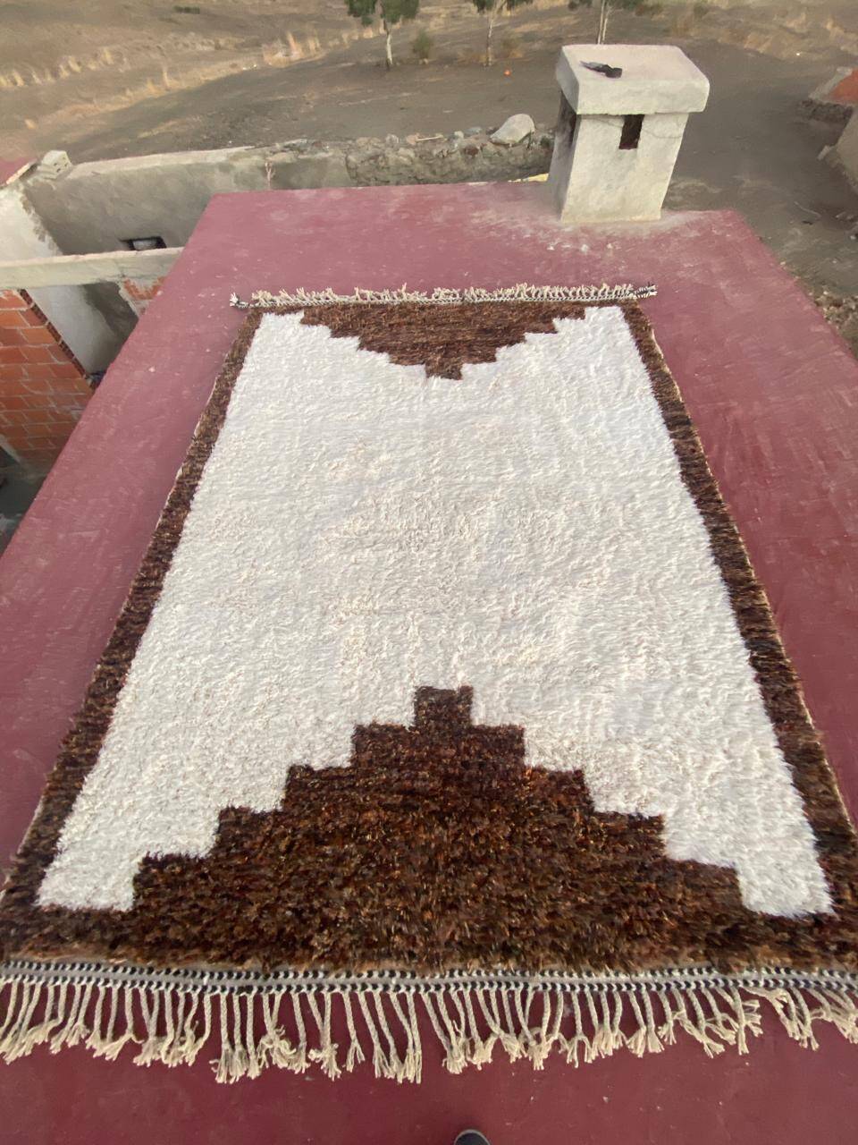 Beni Ouarain rug 300x200 cm – Thick wool with tribal patterns