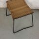 Tabouret repose pied en métal et rotin