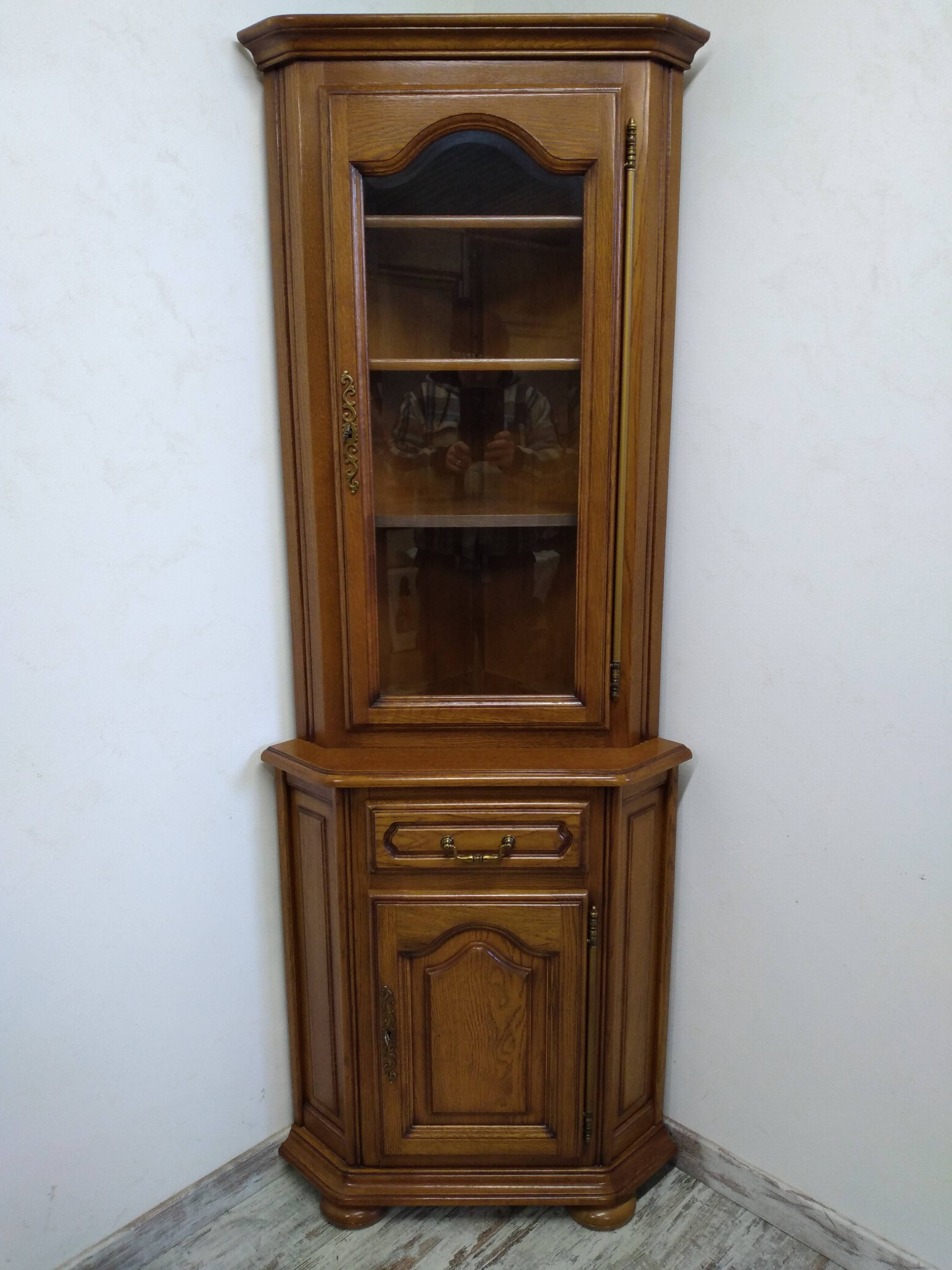 Vitrine d'angle