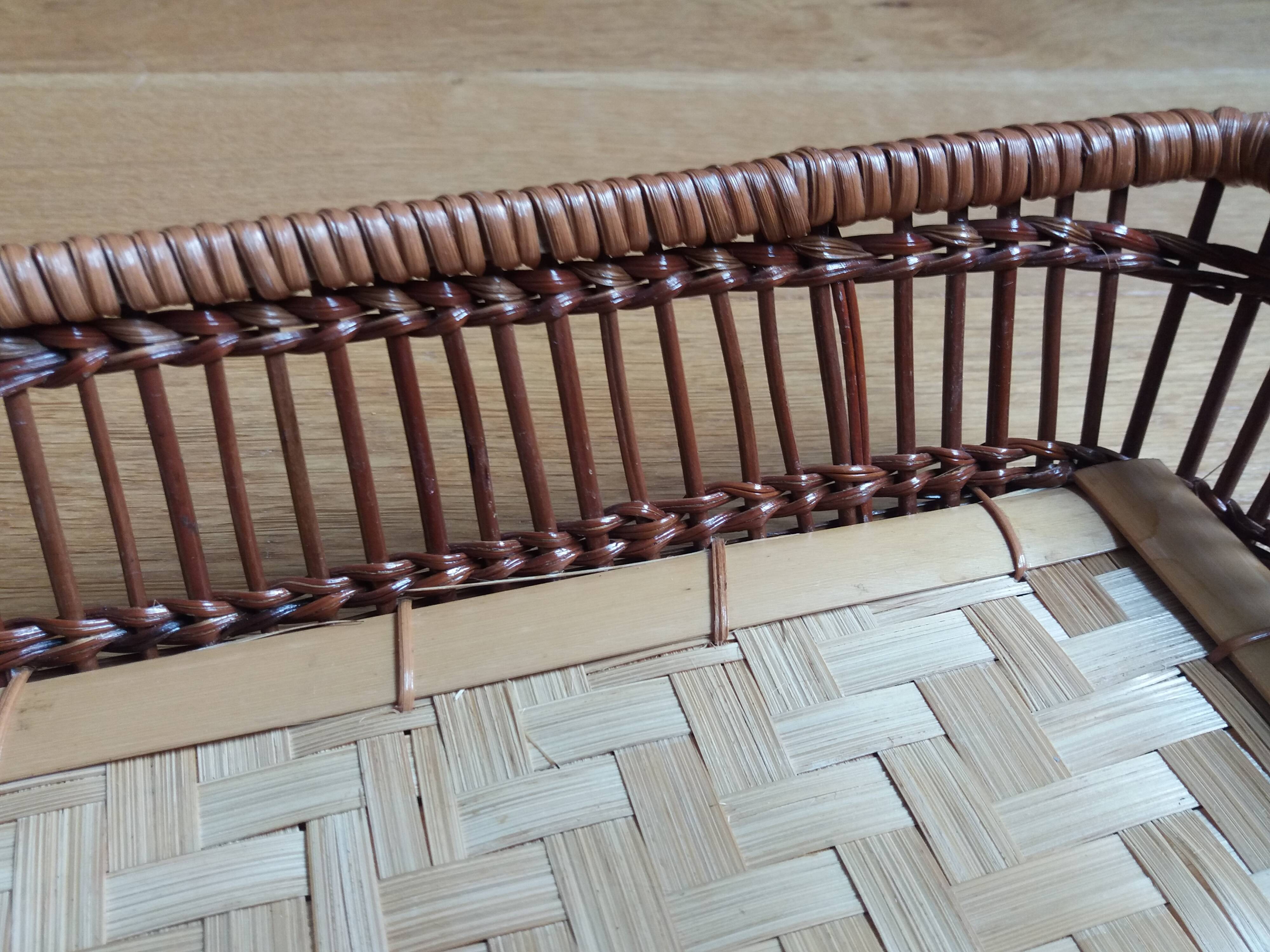 Wicker presentation basket tray