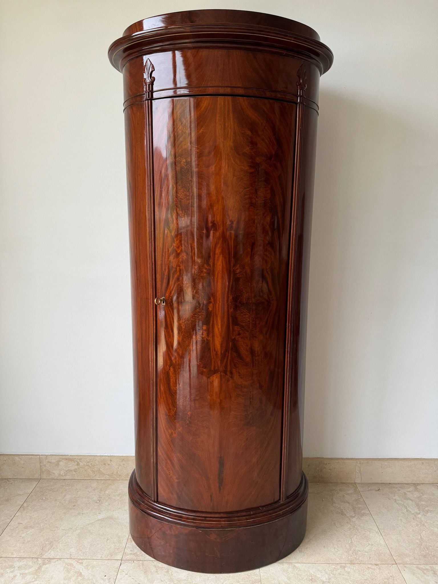 Somno “Column” or Cylindrical Cabinet, in flamed mahogany, Copenhagen, 1830-1840