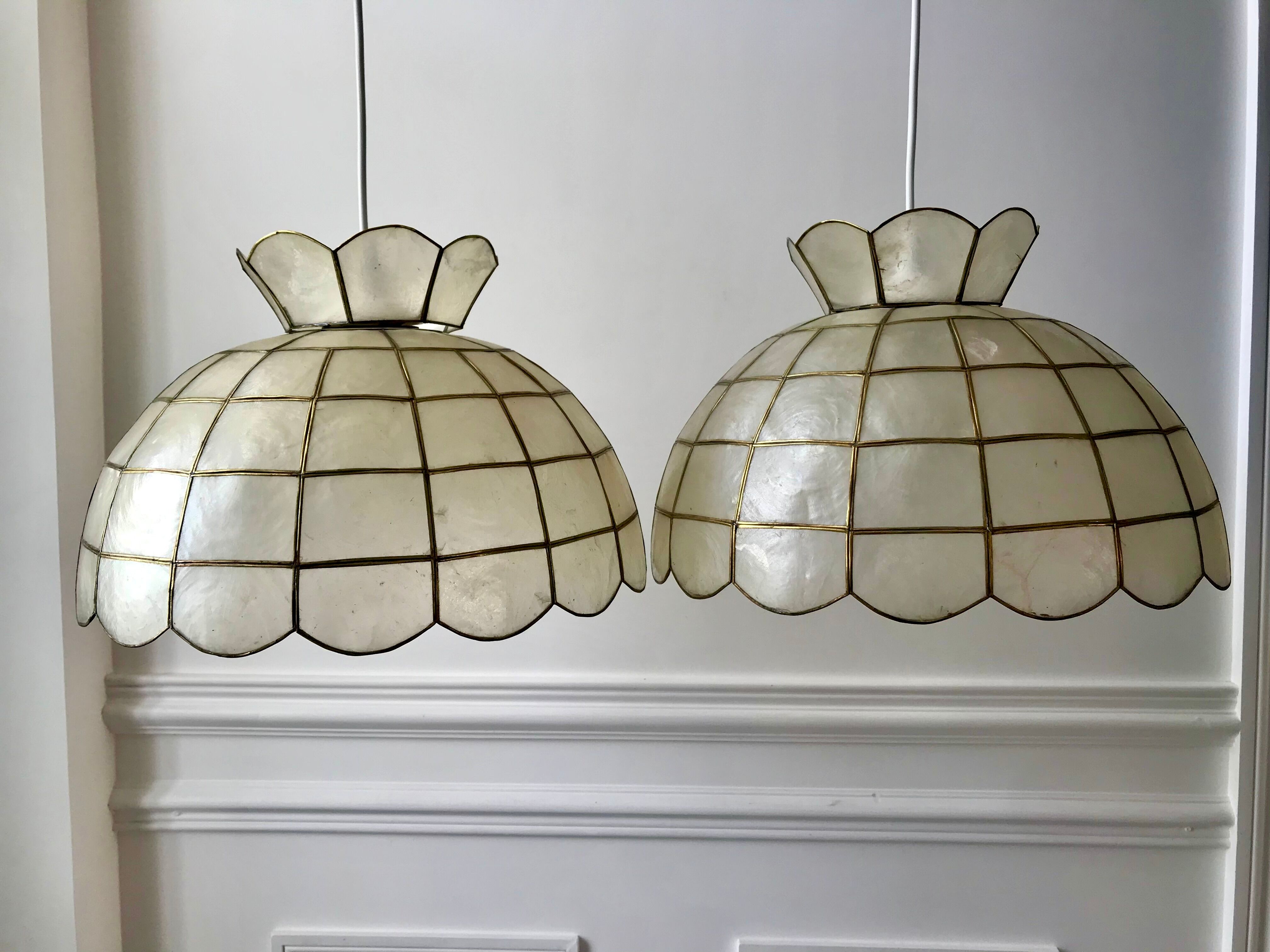Pair of mother-of-pearl and brass suspensions 60-70s