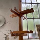 Patère wears pine coat 70