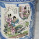 Théière à décor d élégantes geisha en kimono Japon