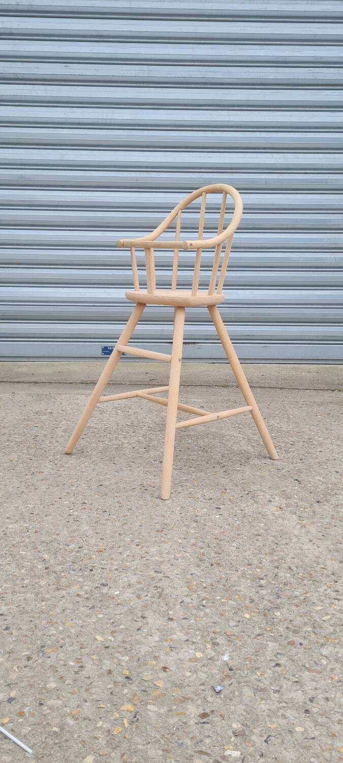 Chaise haute pour bébé scandinave