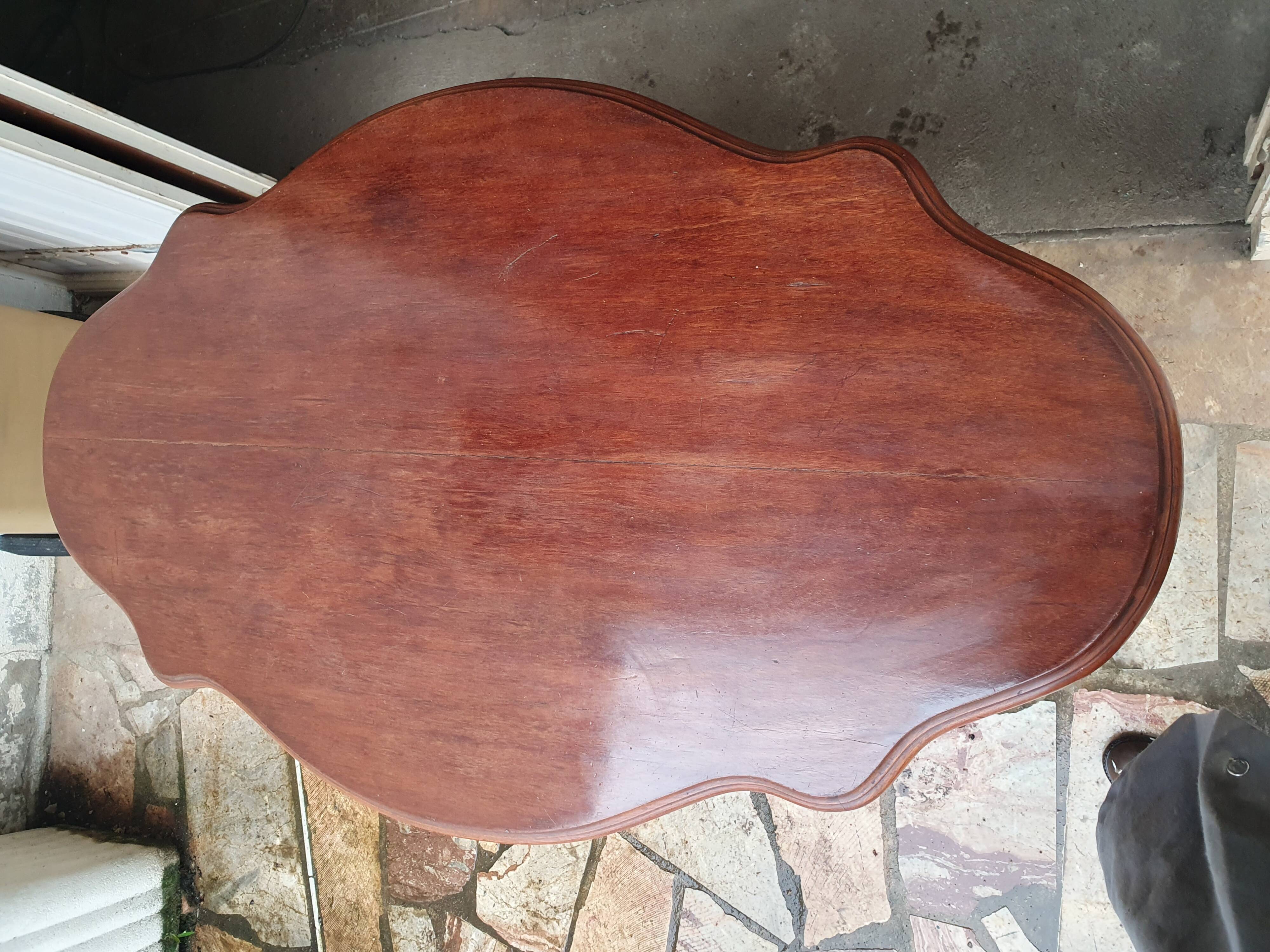 Mahogany violin pedestal table, 19th century