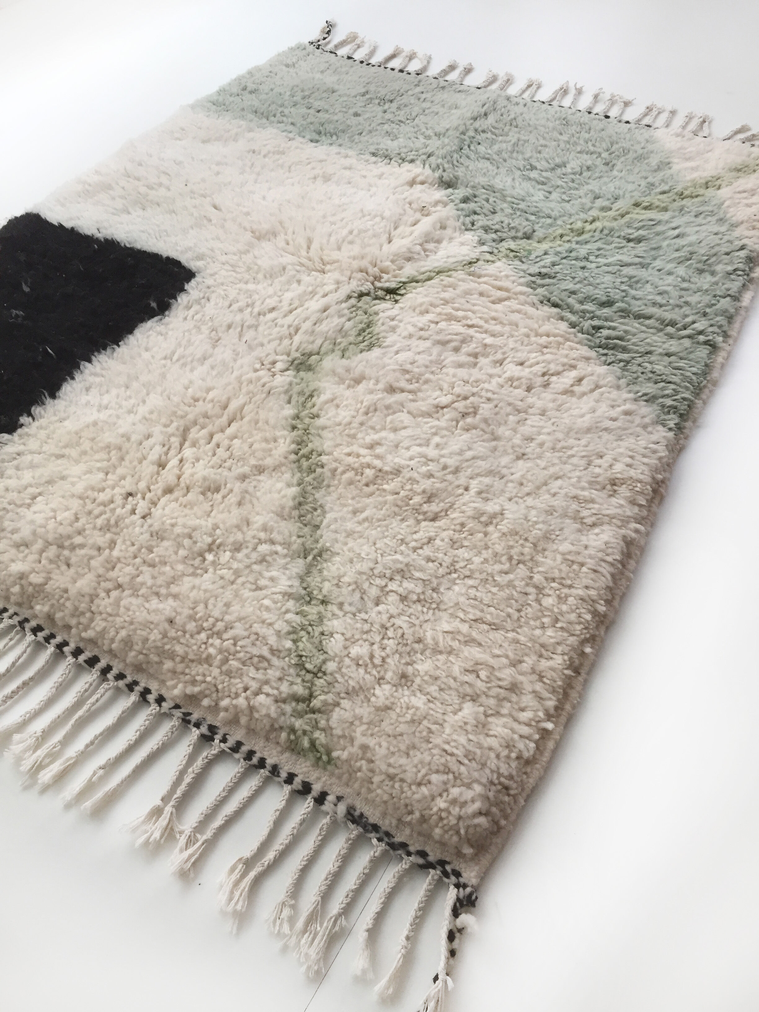 Moroccan Berber carpet Beni Ouarain 153x120cm