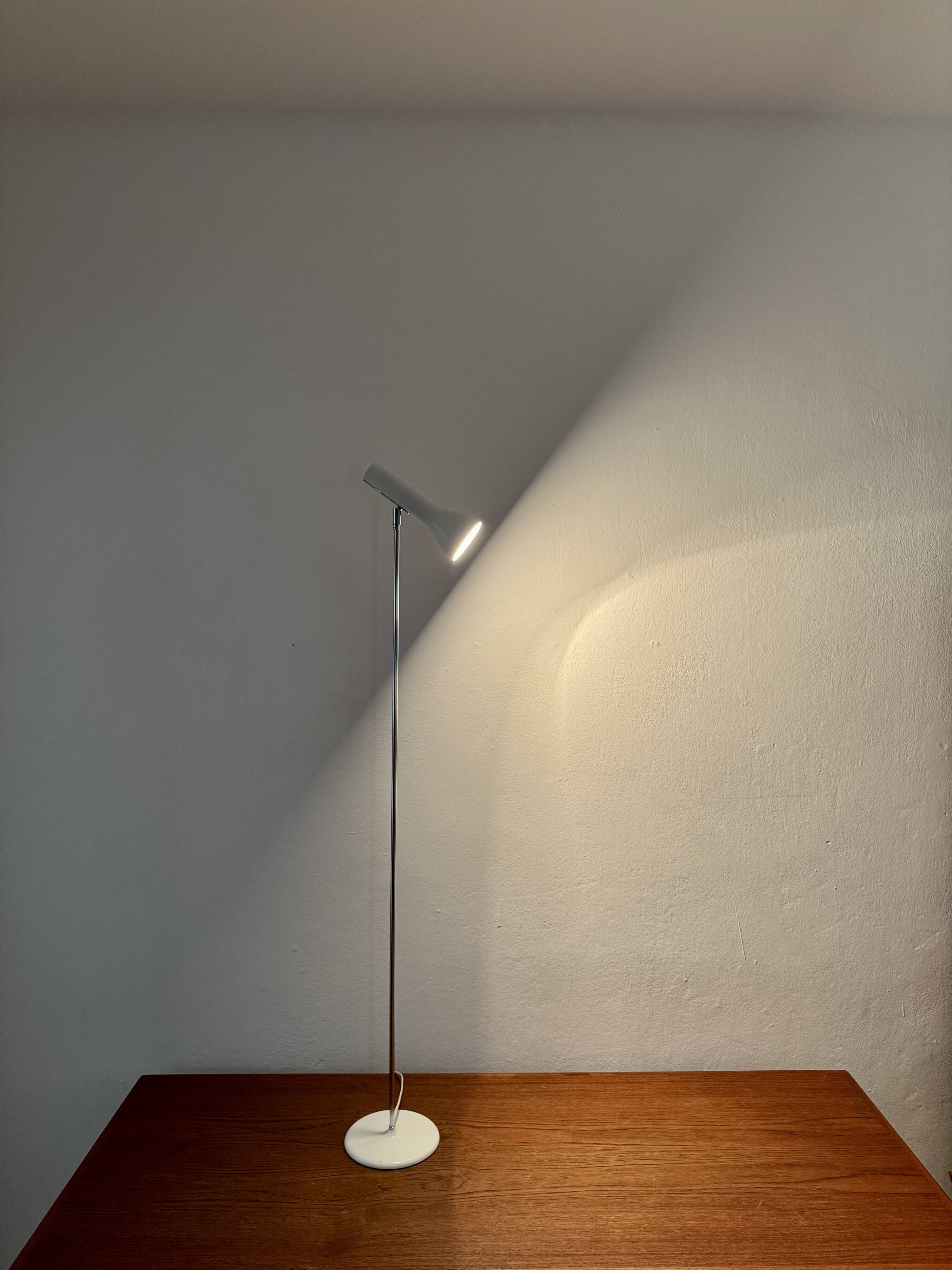 Lampadaire Spot de Swiss Lamps International