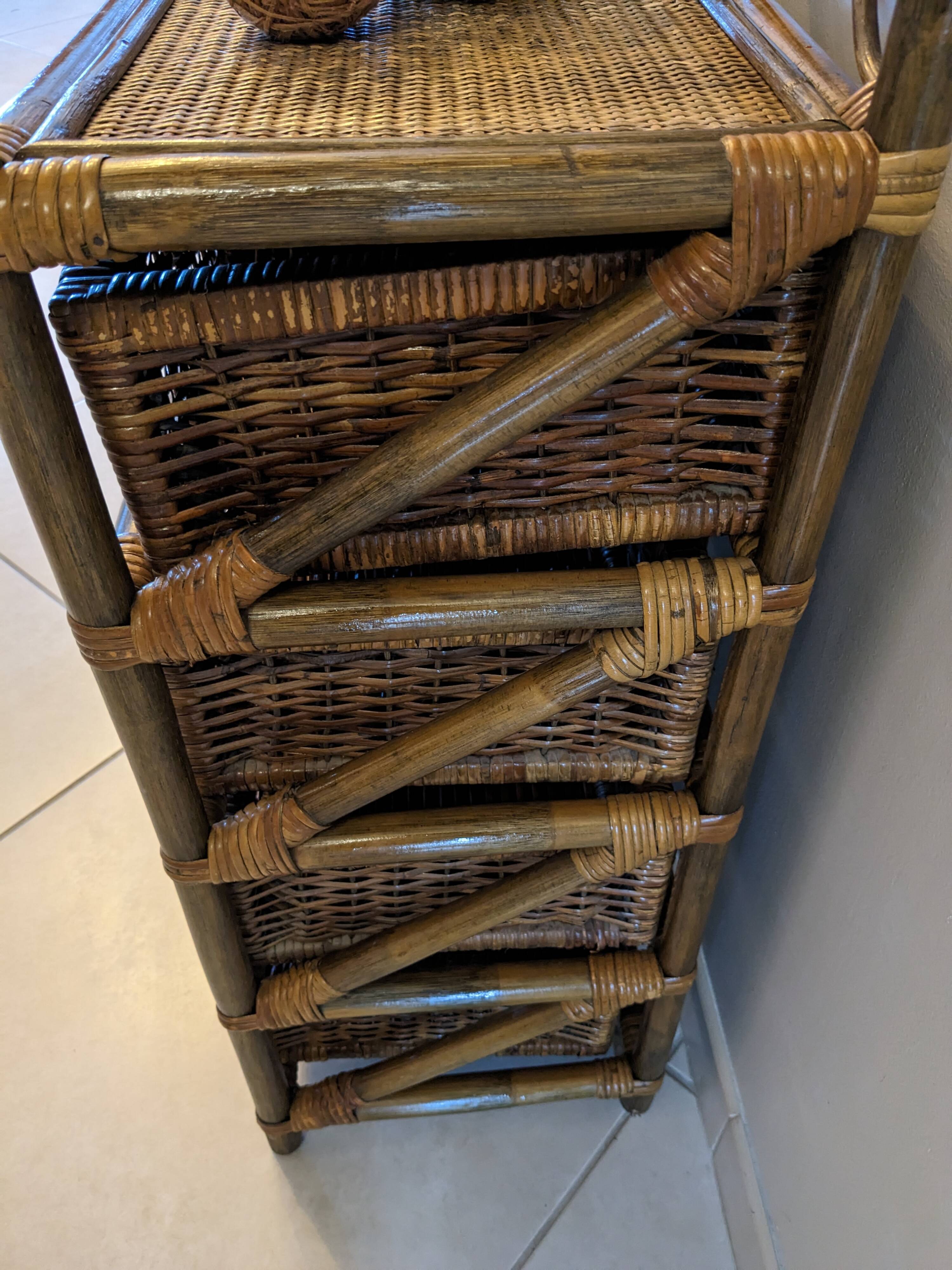 Commode vintage en rotin et osier