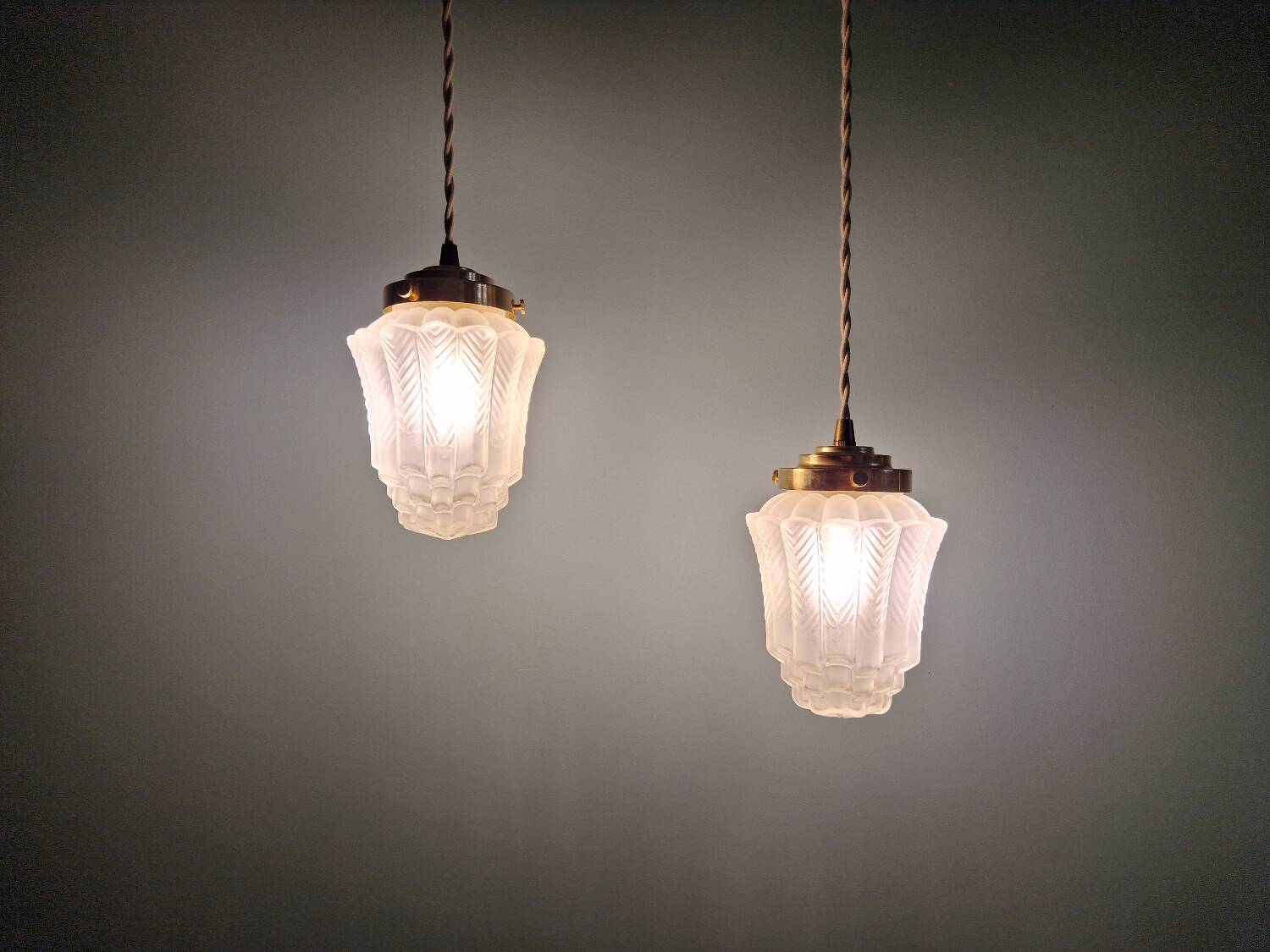 Pair of Art Deco Skyscraper-style pendant lights in frosted glass, 1920-30