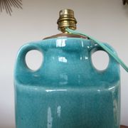 Lampe " amphore " en céramique craquelée turquoise, numérotée années 50 60