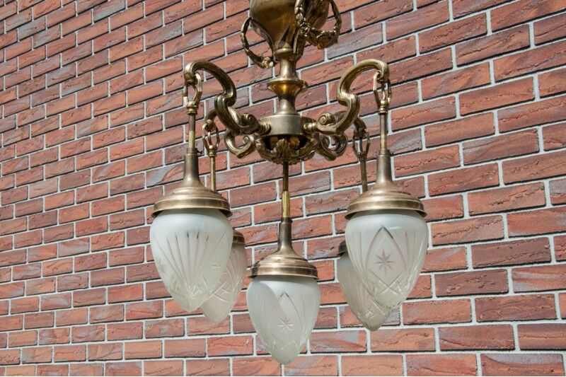 Lustre en laiton du milieu du XXe siècle, Europe occidentale