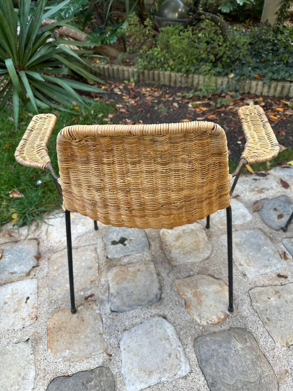 Paire de fauteuils en rotin et métal -1950/1960