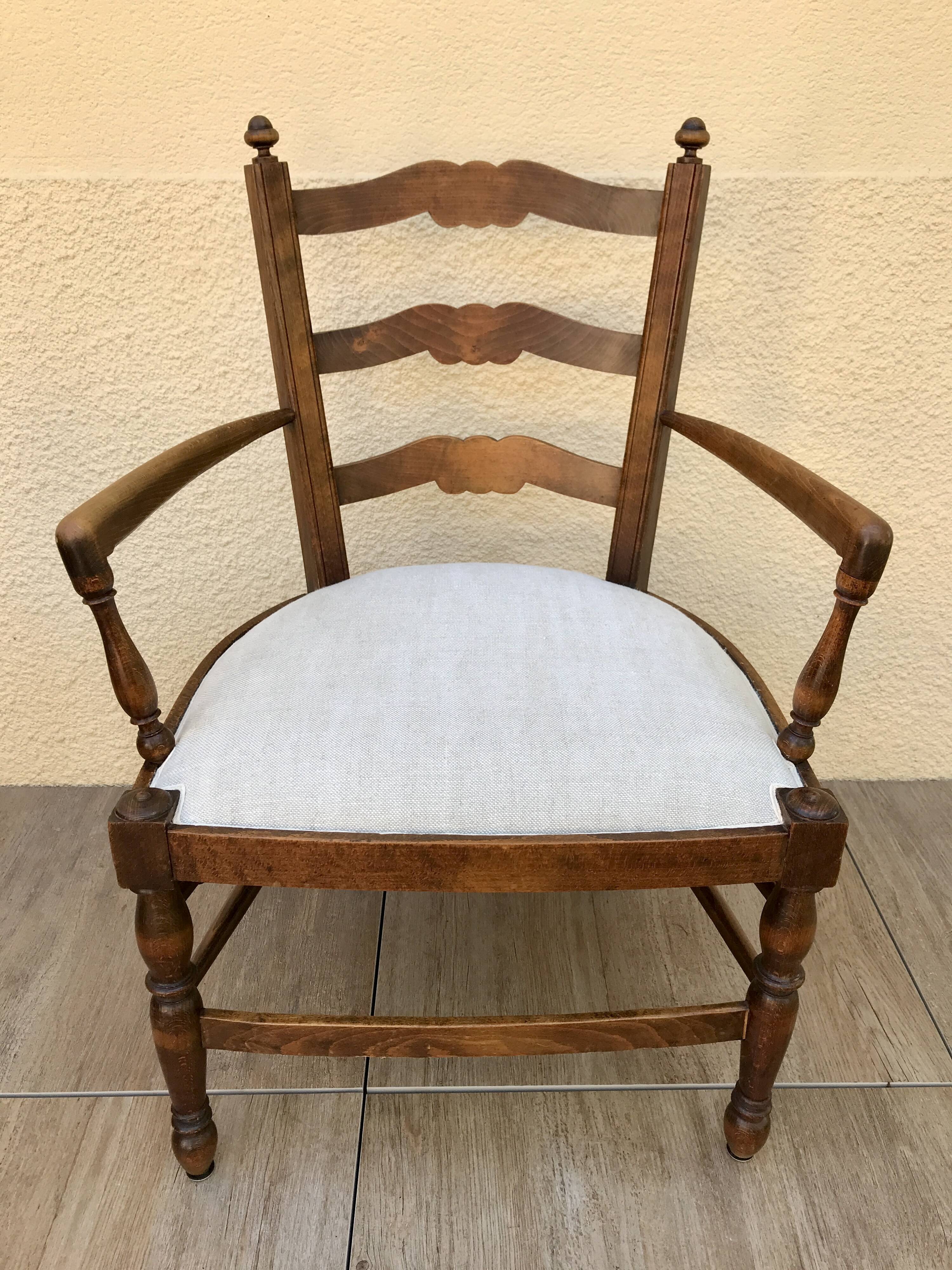 Paire de fauteuils anciens