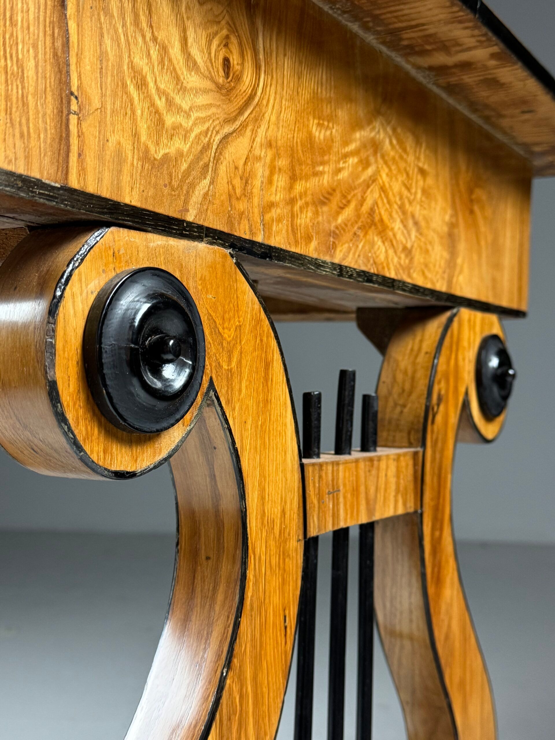 Bureau Biedermeier, table de centre