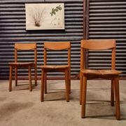 Lot de 3 chaises et 2 tabourets