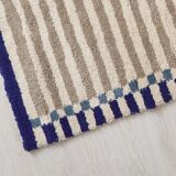 Handmade pure wool rug, size 200 x 300 cm.