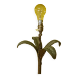 Ancien lampadaire fleuri français, du milieu des années 1900.