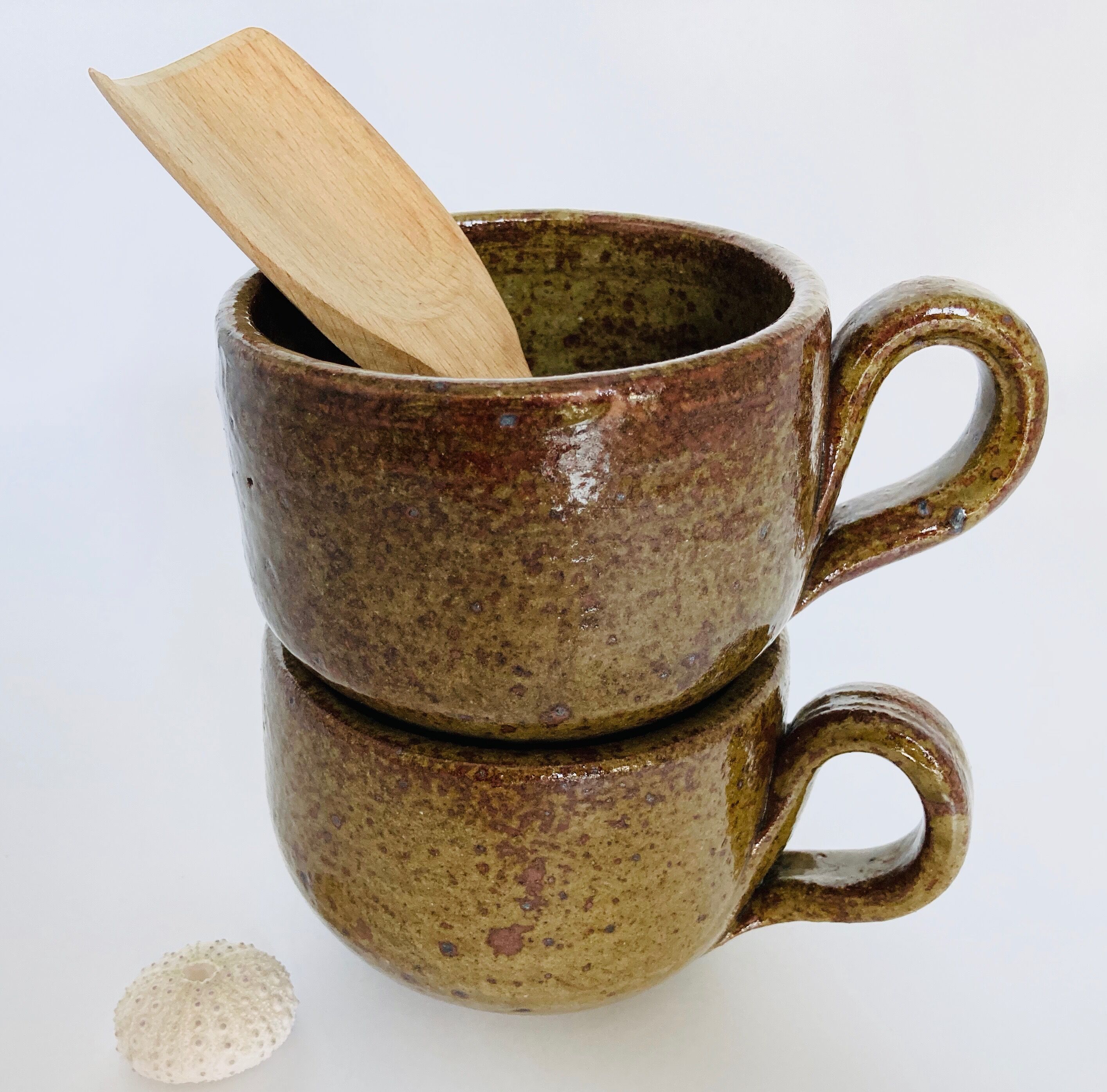 Pair of mugs in sandstone