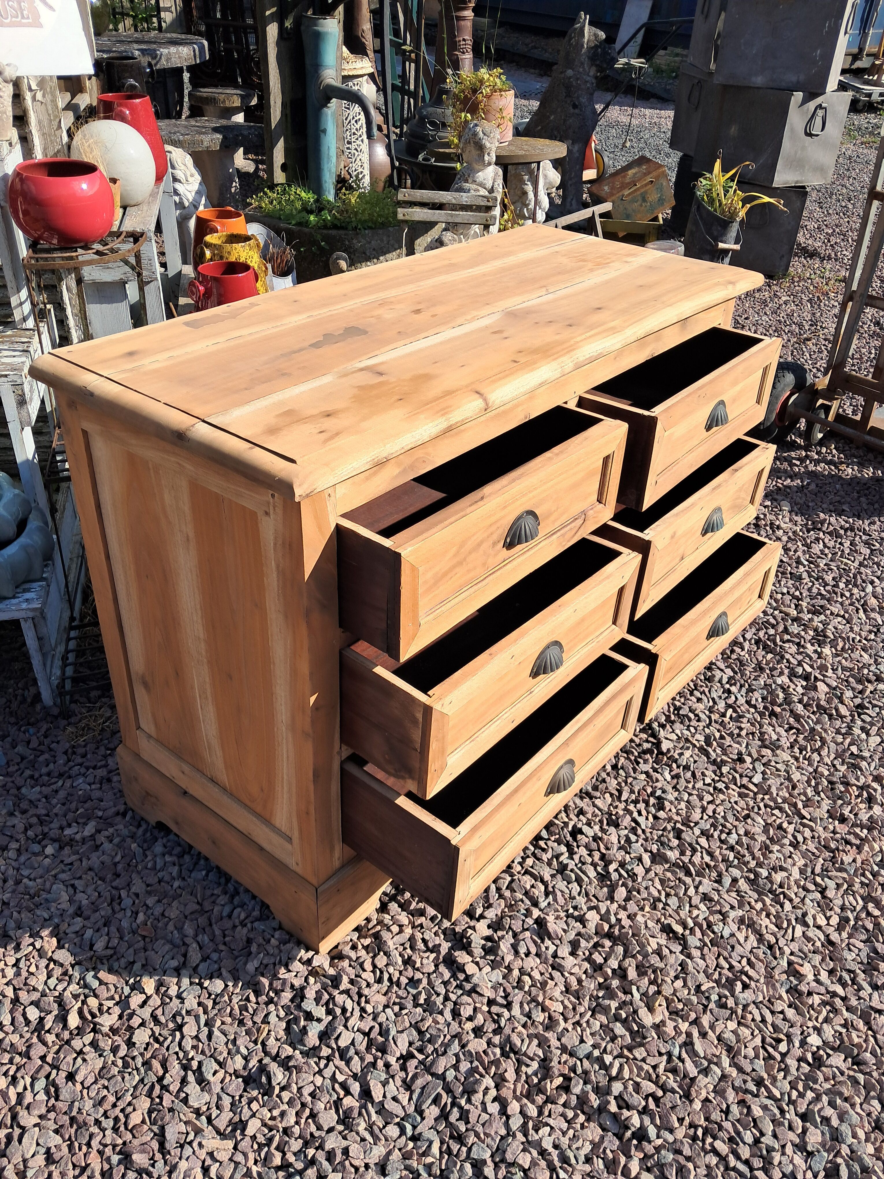 Chest of drawers