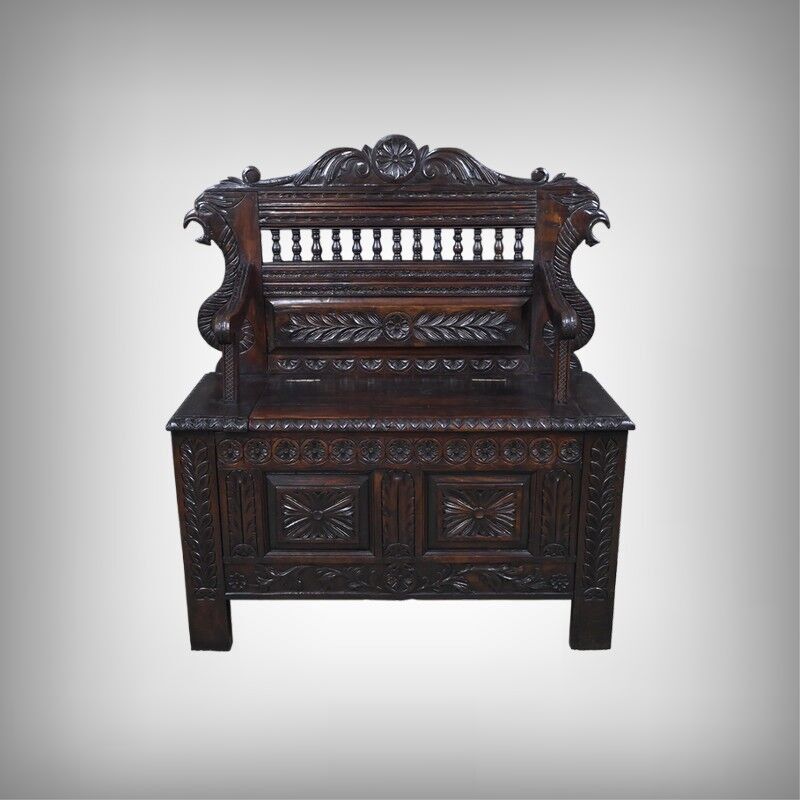 Banc coffre en chêne, style néo-gothique – début XXe