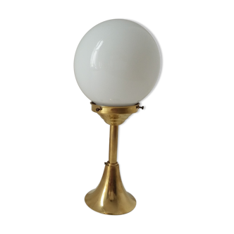 Suspension opaline