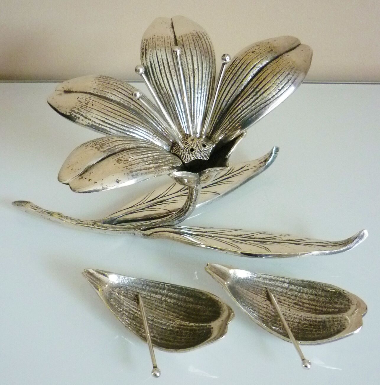 Flower, removable ashtrays and spades, iconic object 70s, silver bronze signed eLeCe Lisboa