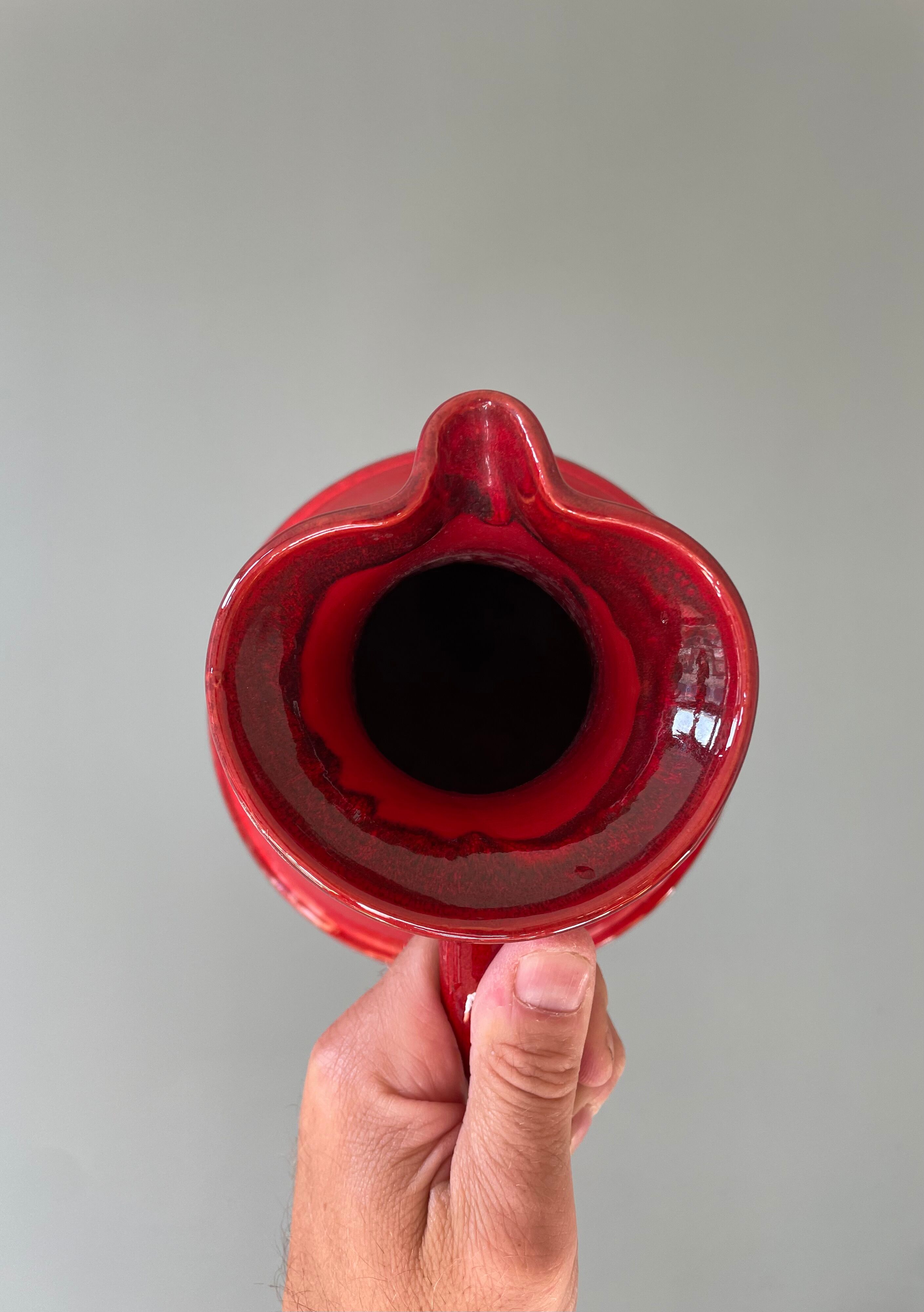 Wide pitcher in glazed sandstone