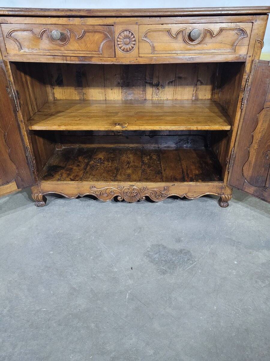 Low walnut buffet from the 18th century.