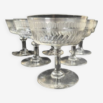 6 Coupes à champagne en cristal soufflé, taillé et guilloché – Art déco