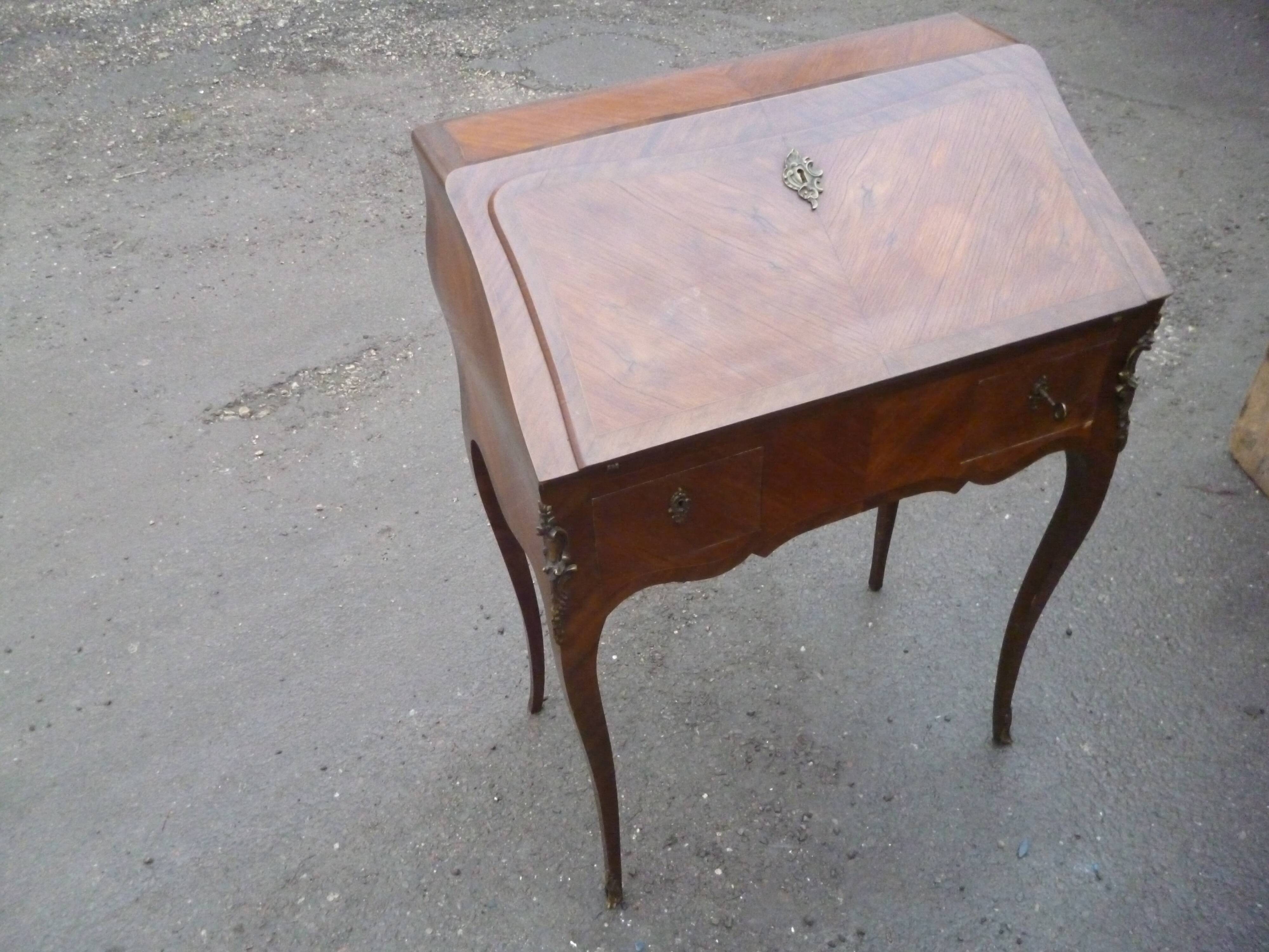 Bureau de dame en marqueterie de style Louis XV