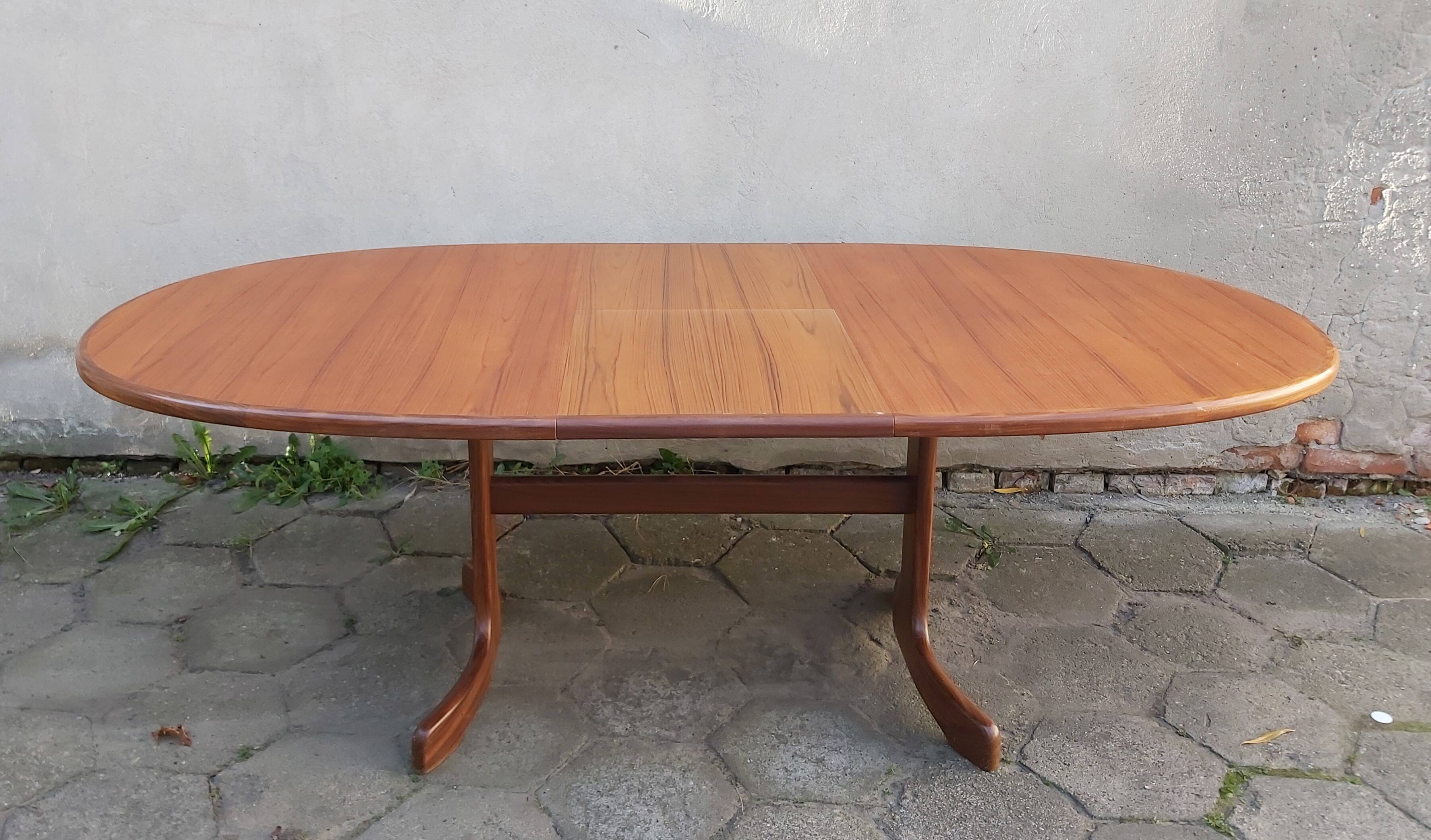 Extendable table, designed by V. Wilkins, G-Plan, Great Britain, 1960s.