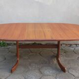Extendable table, designed by V. Wilkins, G-Plan, Great Britain, 1960s.
