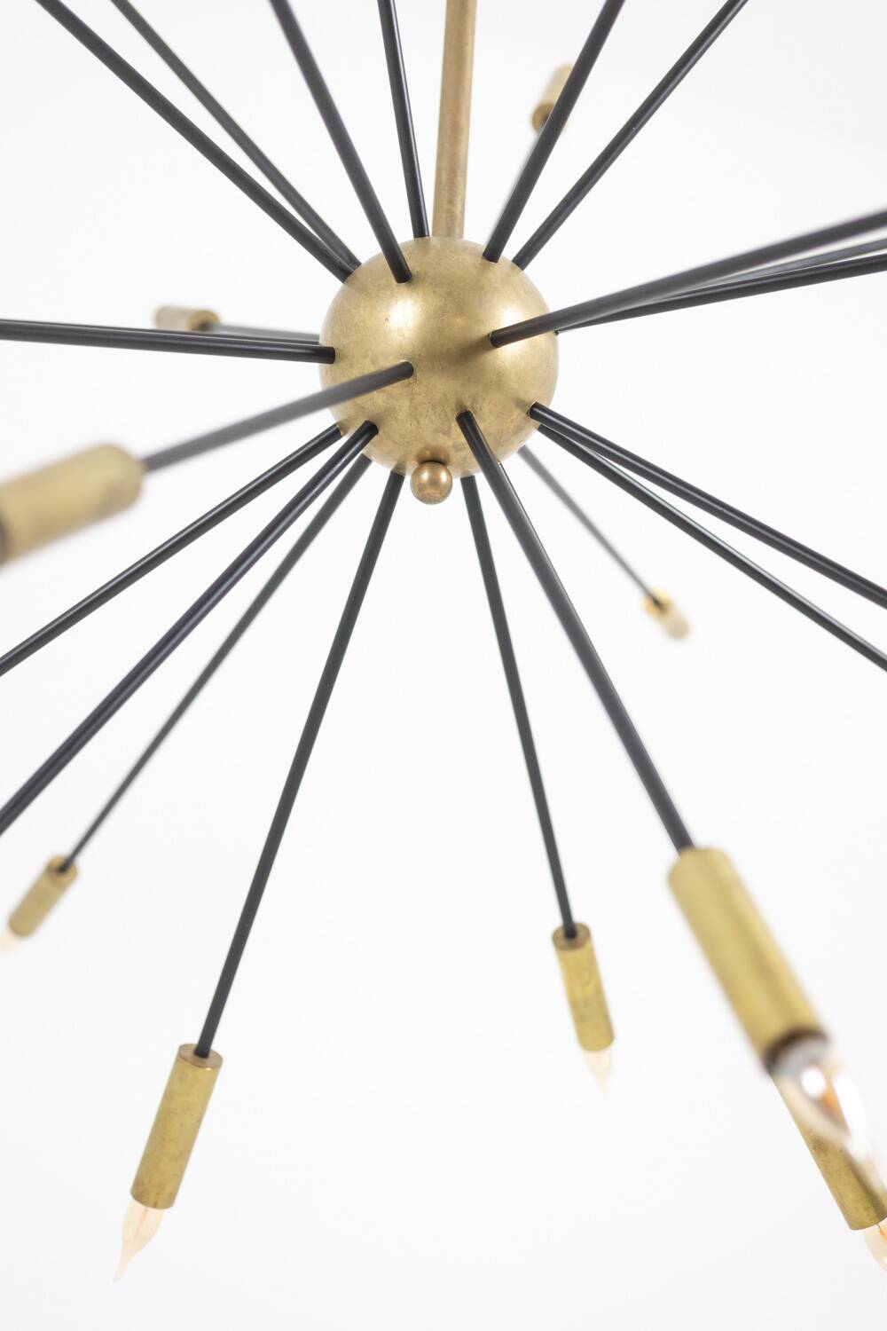 Sputnik-shaped chandelier in patinated gold-plated brass and black lacquer. Contemporary.