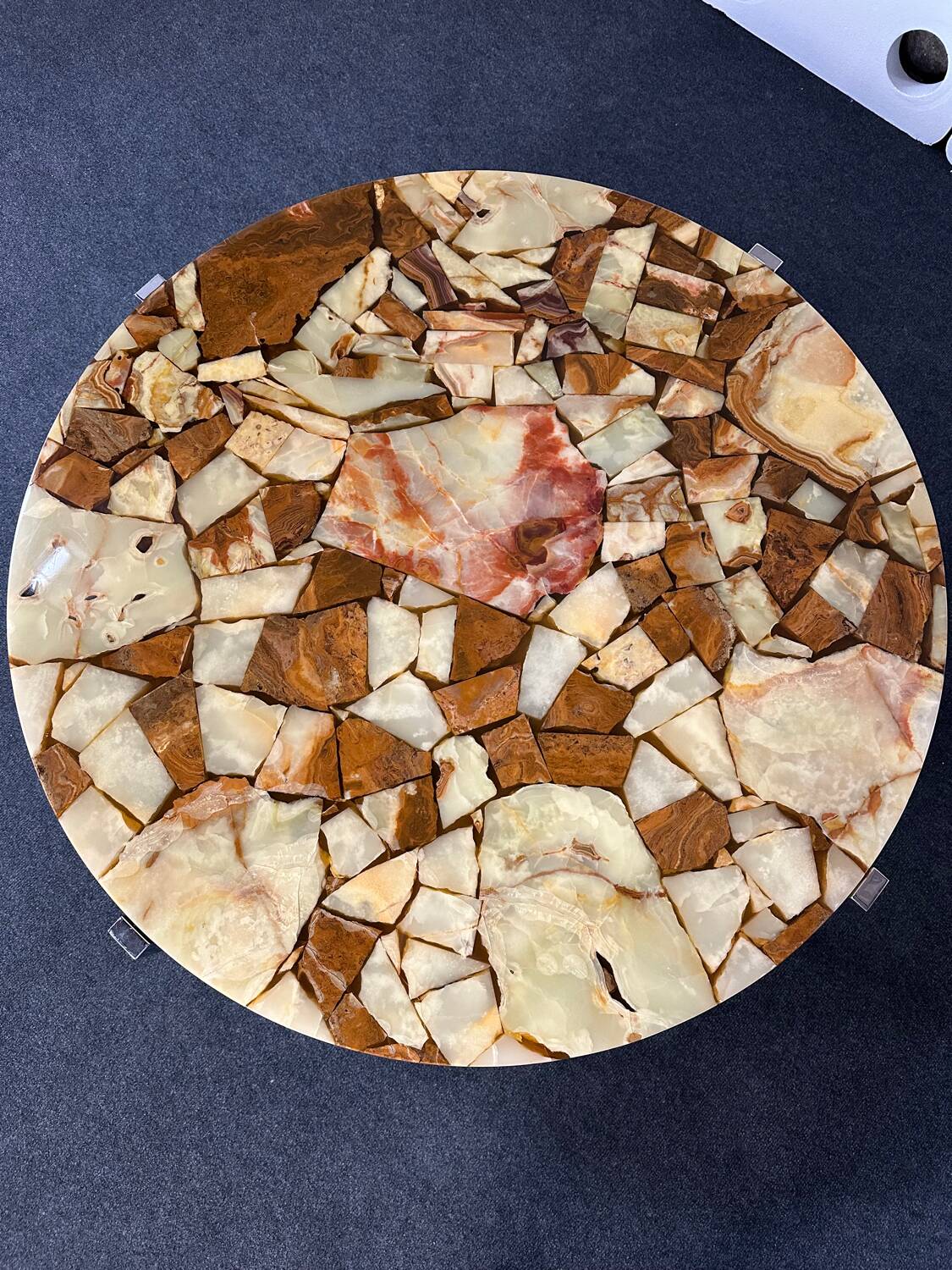 Round coffee table in onyx-like resin and chrome-plated metal, 1970s