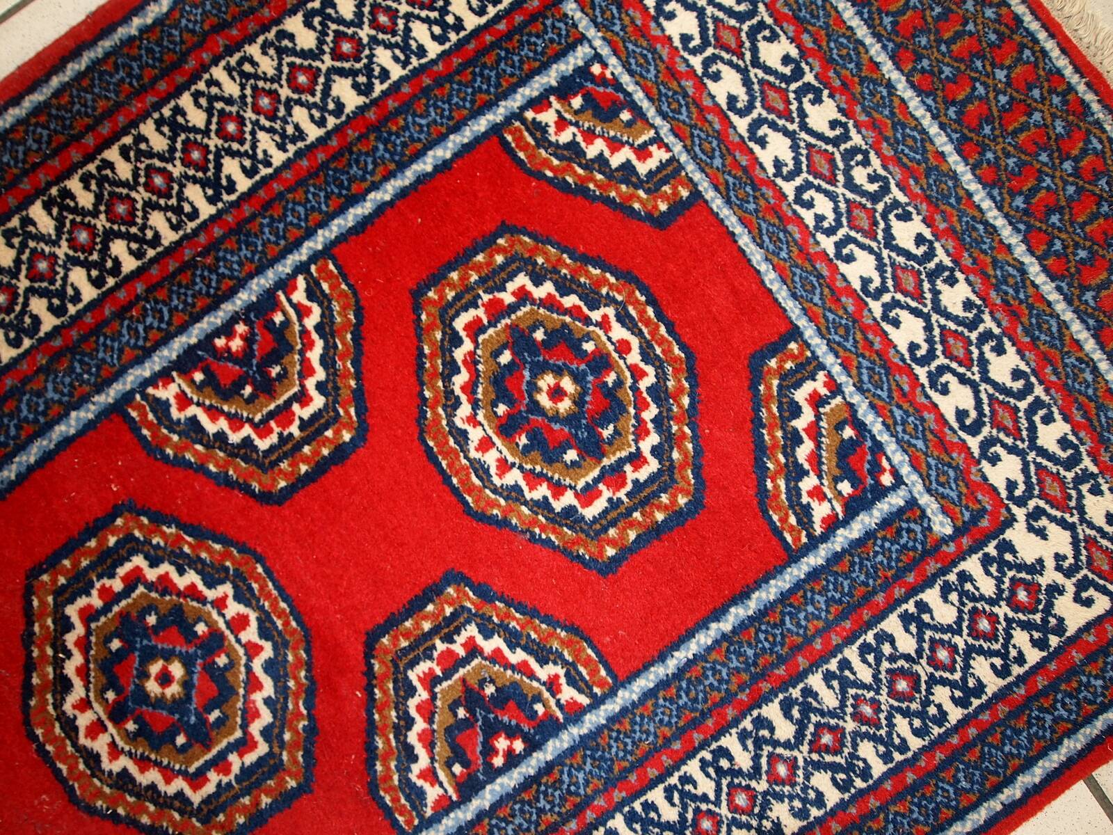 Tapis Vintage Indo-Mahal, Années 1970, Élégance et Artisanat