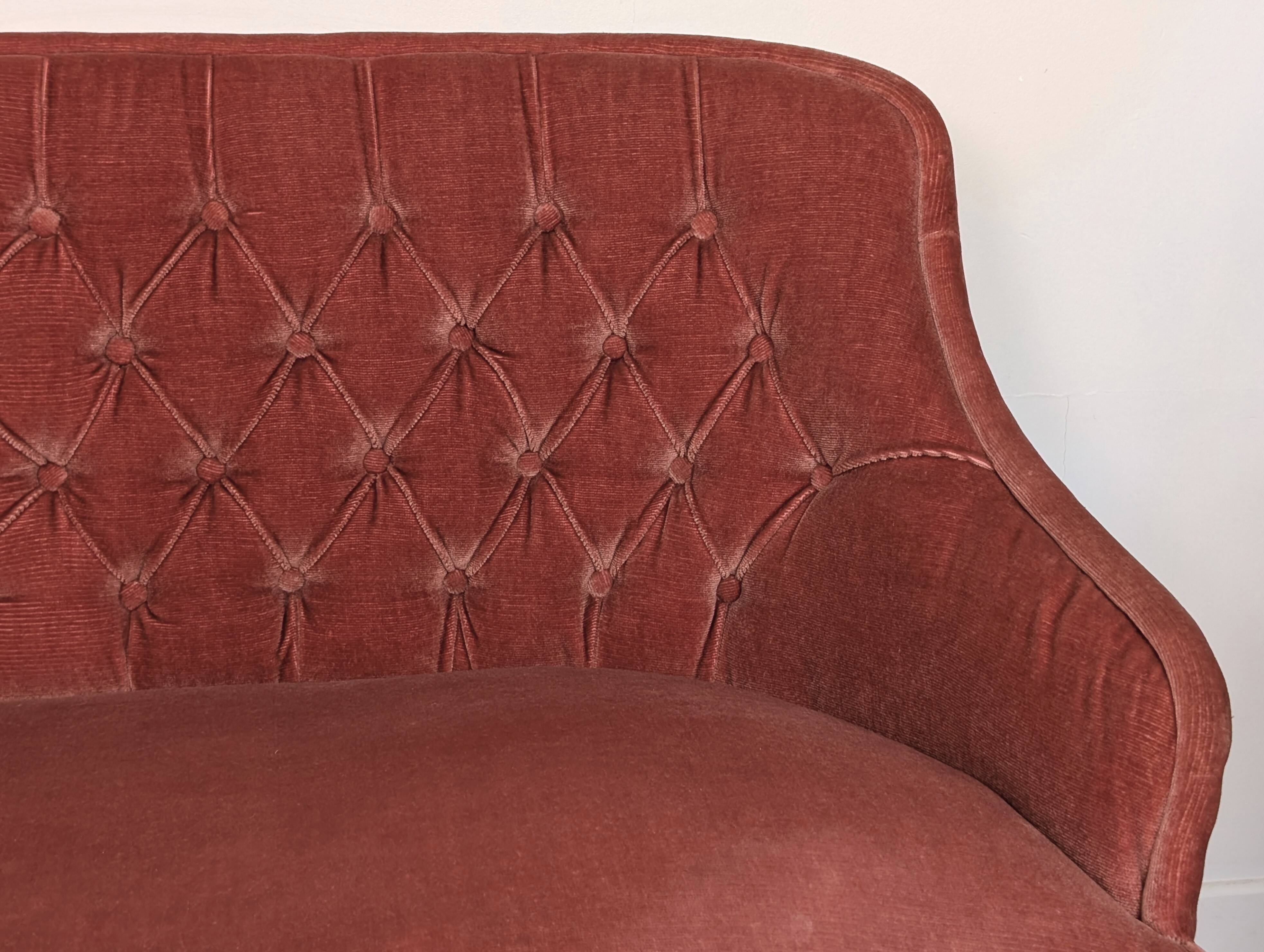 Toad sofa in old pink velvet