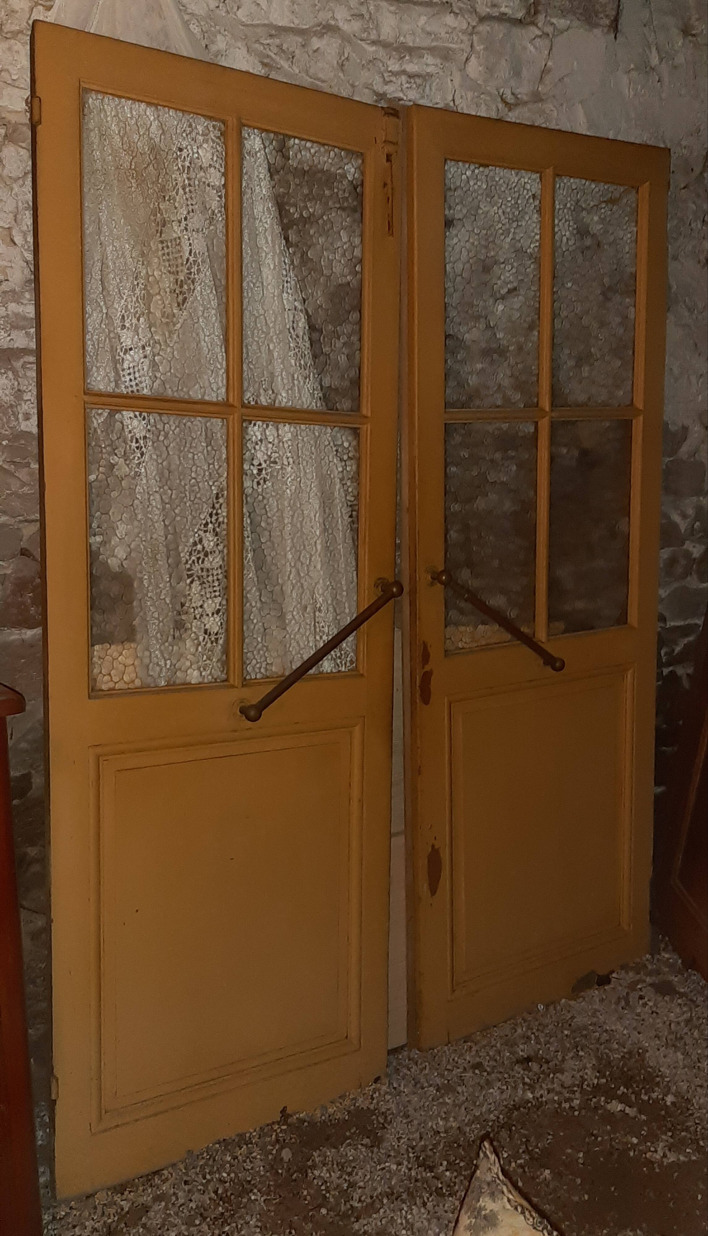 Bar glass doors