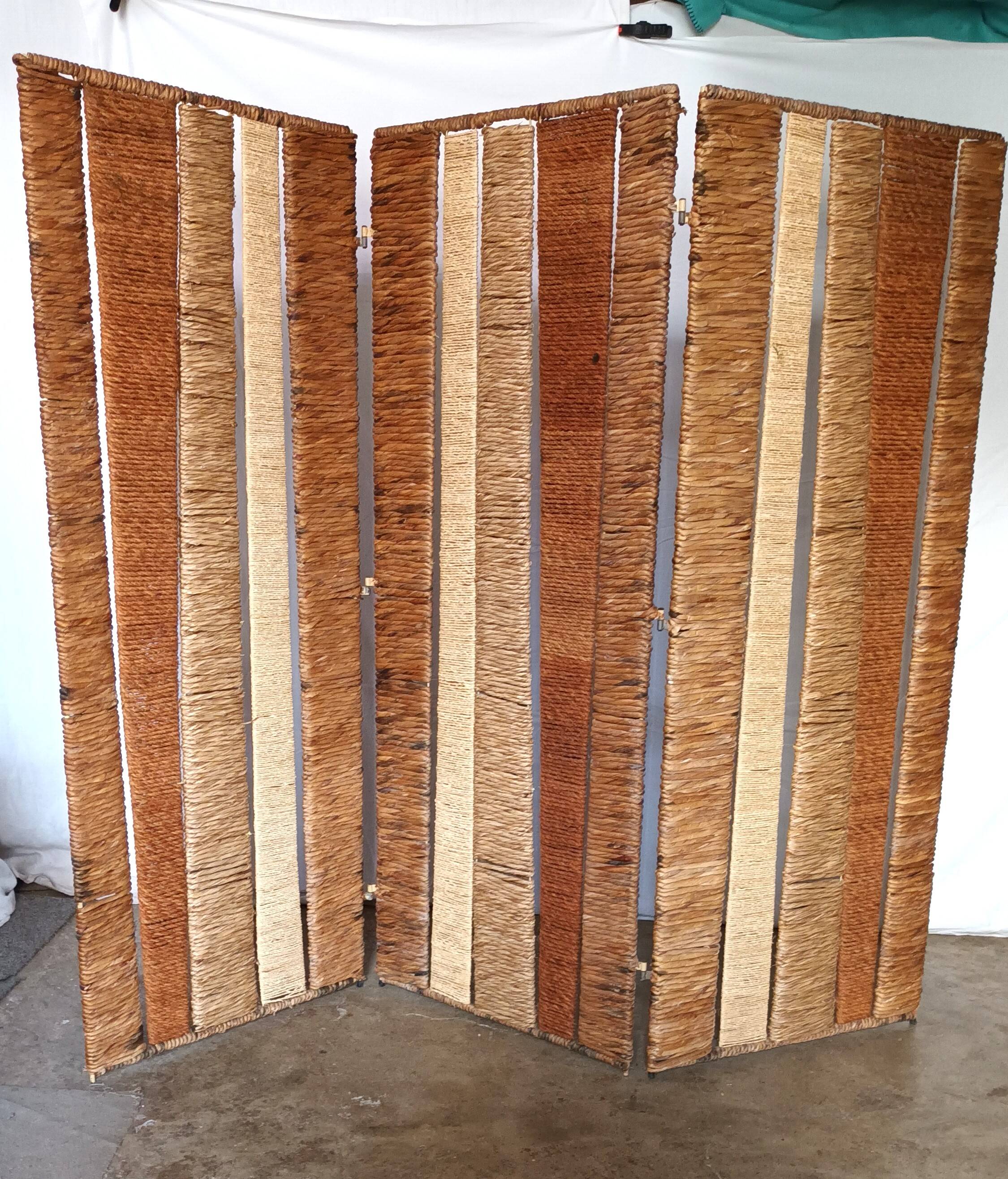 Three-panel screen in natural fibre