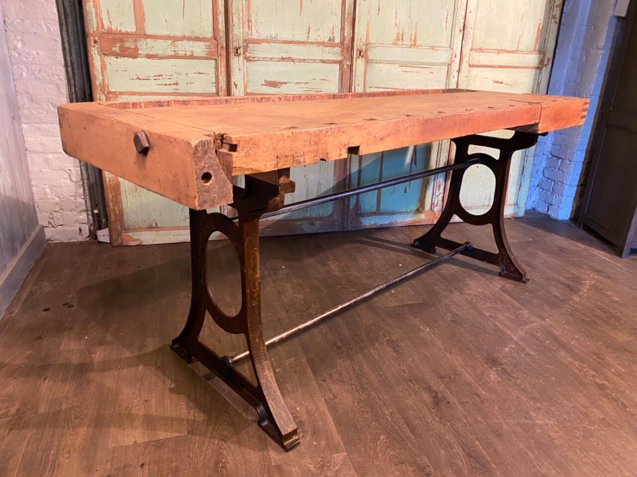 Large workbench office