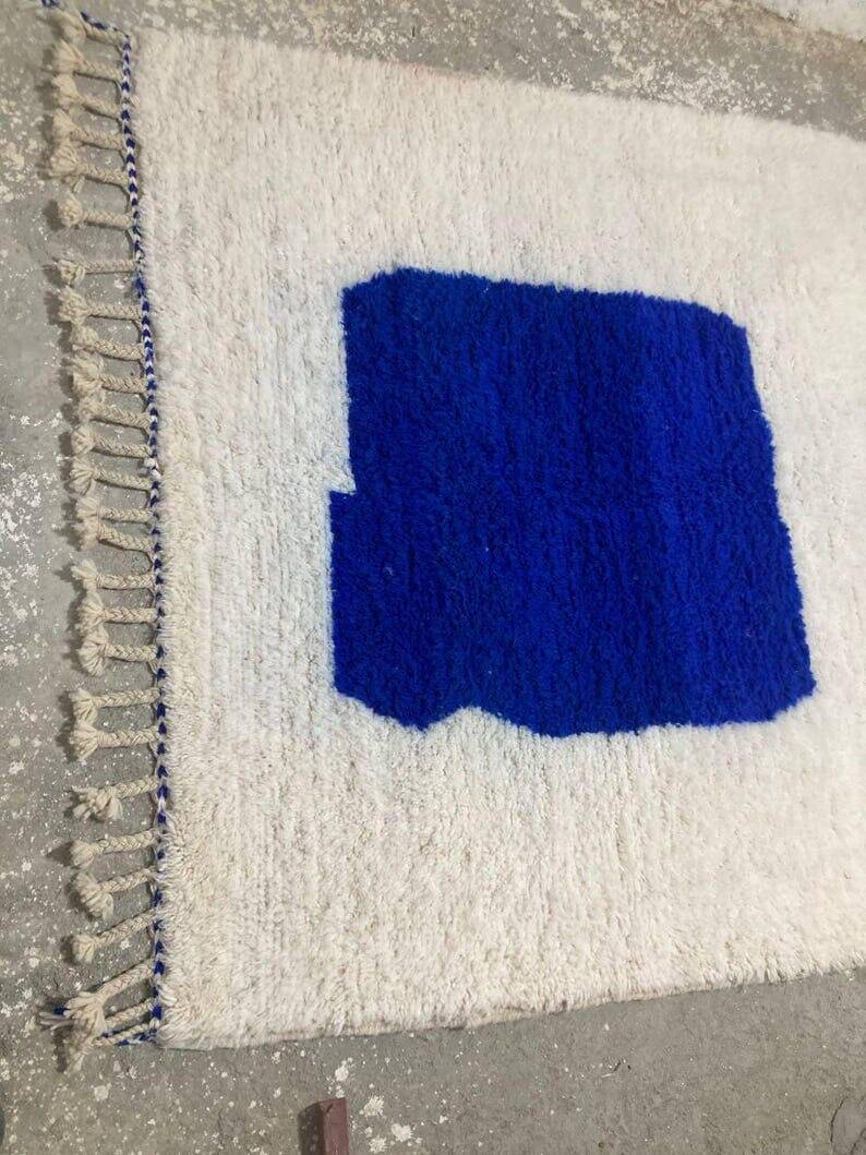 Handmade Berber rug in pure wool, size 200 x 300 cm