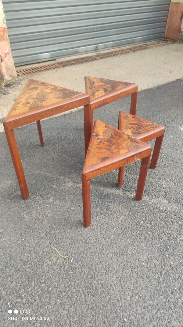 4 tables gigognes en palissandre massif et marqueterie asiatique