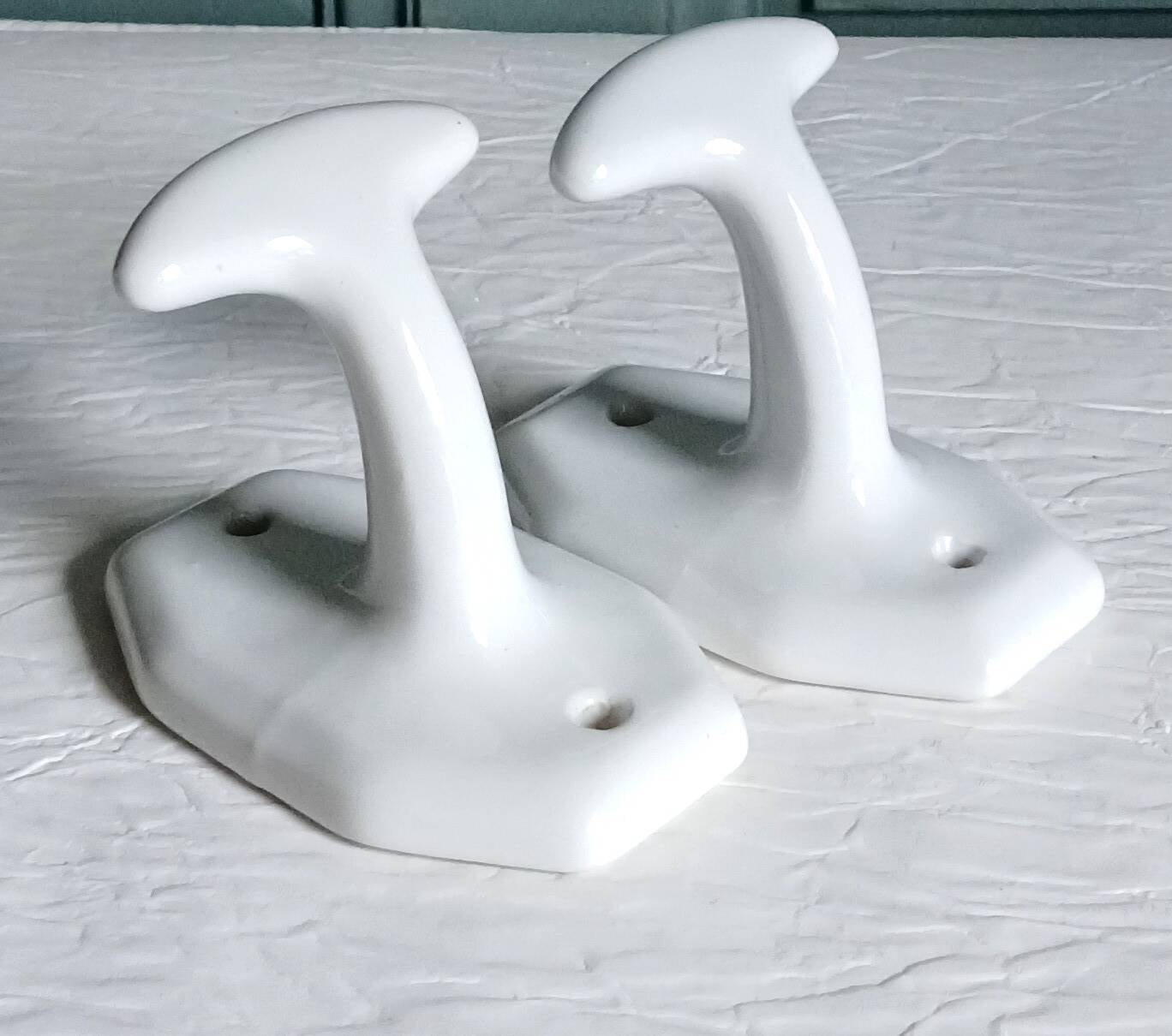2 enamelled porcelain coat hooks from the 1930s