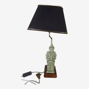 Lampe vintage pied statuette de bouddha 24 cm céramique verte sur socle bois 40 cm H de la douille